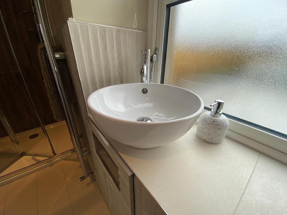 The Gate Lodge At Dunnanew - 4 Star- Sleeps 5 Seaforde エクステリア 写真